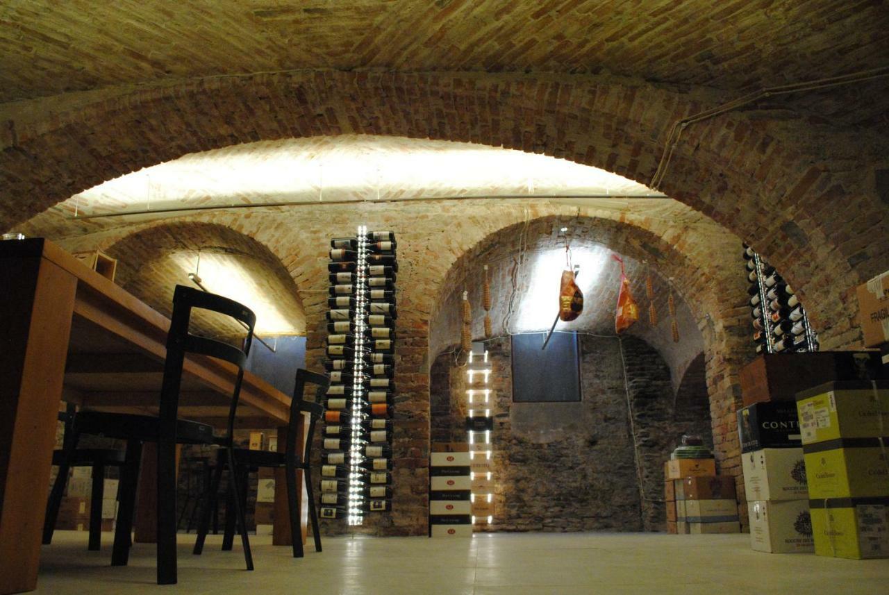 Vinoteca La Sacrestia Alba (Piedmont) Exterior foto
