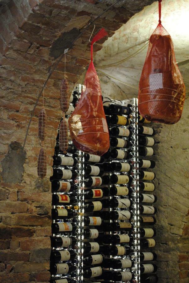 Vinoteca La Sacrestia Alba (Piedmont) Exterior foto